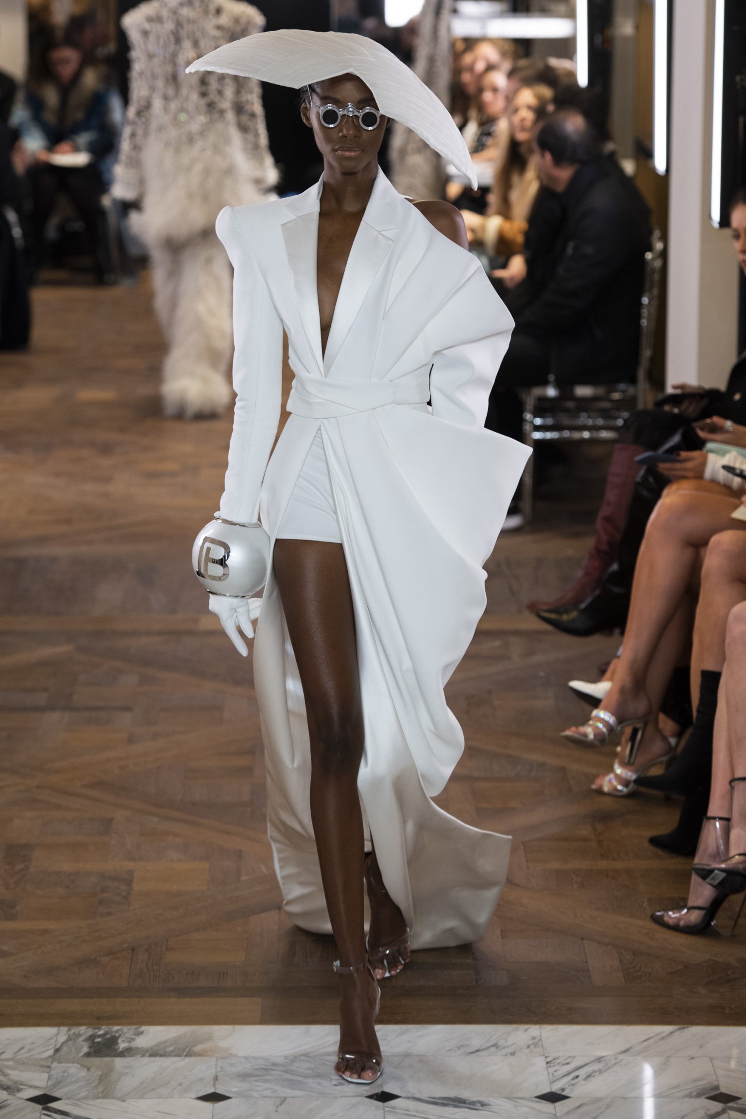 Balmain - Paris Haute Couture Printemps-Eté 2019